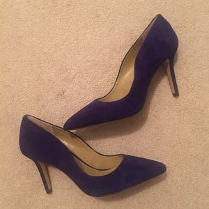 Never Worn Ann Taylor Purple Suede Pump